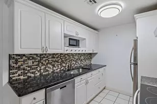 526 Abbott Farm Ln, Hudson, NH 03051 - Photo 6