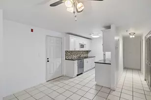 526 Abbott Farm Ln, Hudson, NH 03051 - Photo 4