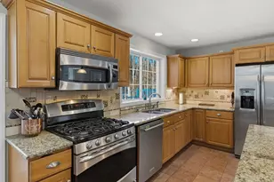 18 Holbrook Rd, Bedford, NH 03110 - Photo 14