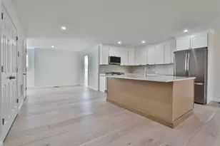 13 Autumn Ln, Raymond, NH 03077 - Photo 2