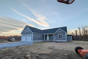 131 Merrimack St, Hooksett, NH 03106 - Photo 1