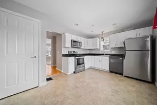 146 Karatzas Avenue, Manchester, NH 03104 - Photo 4