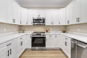 10100 S Willow St, Manchester, NH 03103 - Photo 14