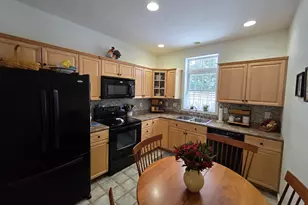 33 Old Stage Rd, Litchfield, NH 03052 - Photo 2