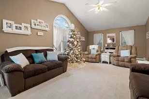 19 Colonial Dr, Londonderry, NH 03053 - Photo 32