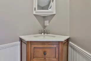 38 Old Manchester Rd, Amherst, NH 03031 - Photo 22