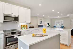 63 Driftwood Cir, Sandown, NH 03873 - Photo 2