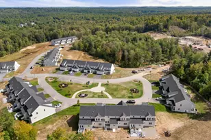 63 Driftwood Cir, Sandown, NH 03873 - Photo 4