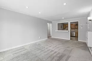 15 Silvestri Cir, Derry, NH 03038 - Photo 6