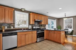 48 Greenleaf St, Manchester, NH 03103 - Photo 14