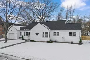 93 Armand Ave, Manchester, NH 03103 - Photo 2