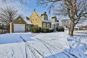 112 Mammoth Rd, Manchester, NH 03109 - Photo 2