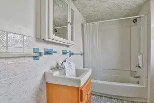 112 Mammoth Rd, Manchester, NH 03109 - Photo 32