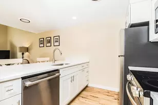 8 Montrose Dr, Stratham, NH 03885 - Photo 4