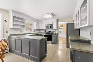 37 Camelot Dr, Bedford, NH 03110 - Photo 10