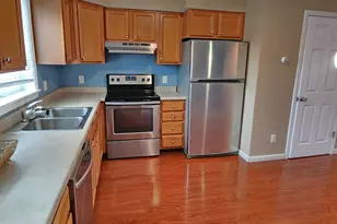 1029 S Mammoth Rd, Manchester, NH 03109 - Photo 6