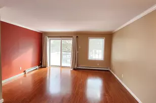 1029 S Mammoth Rd, Manchester, NH 03109 - Photo 10