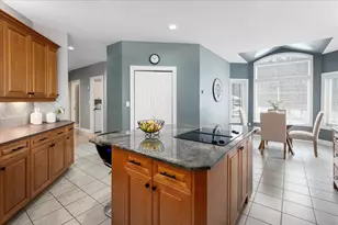 44 Cricket Ln, Manchester, NH 03104 - Photo 8