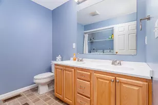 37 Shadowbrook Dr, Hudson, NH 03051 - Photo 14