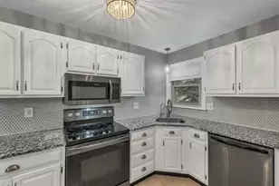 4 Kingston Way, Hudson, NH 03051 - Photo 2