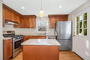 25 Robinhood Rd, Nashua, NH 03062 - Photo 8