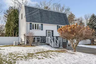 25 Robinhood Rd, Nashua, NH 03062 - Photo 2