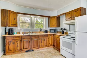 69 Pleasant St, Colebrook, NH 03576 - Photo 18