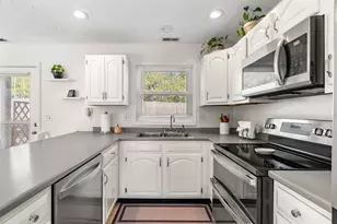 6 Kingston Way, Hudson, NH 03051 - Photo 4