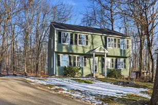 7 Ashley Ct, Raymond, NH 03077 - Photo 2
