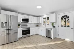 7 Ashley Ct, Raymond, NH 03077 - Photo 4