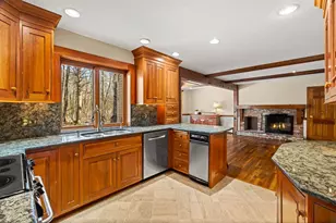 26 Meadowcrest Dr, Bedford, NH 03110 - Photo 10