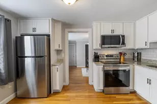 276 Salmon St, Manchester, NH 03104 - Photo 6