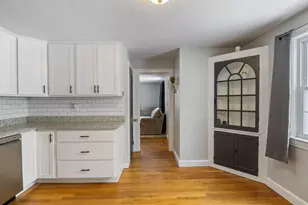 276 Salmon St, Manchester, NH 03104 - Photo 8