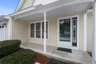 47 Lexington Ct, Hudson, NH 03051 - Photo 2