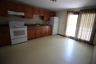 84 Franklin St, Derry, NH 03038 - Photo 4