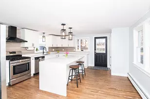 121 Hampstead Rd, Sandown, NH 03873 - Photo 4