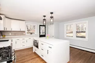 121 Hampstead Rd, Sandown, NH 03873 - Photo 6