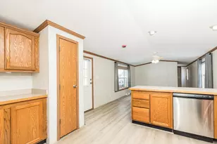 27 Melrose Dr, Rochester, NH 03868 - Photo 6