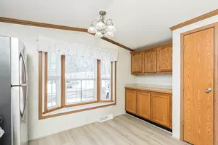 27 Melrose Dr, Rochester, NH 03868 - Photo 8