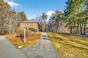 47 Oakridge Dr, Londonderry, NH 03053 - Photo 4