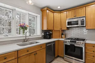 1 Pheasant Ln, Portsmouth, NH 03801 - Photo 4