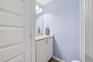 804 Elmwood Dr, Hudson, NH 03051 - Photo 8