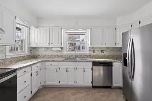 311 Thornton St, Manchester, NH 03102 - Photo 6