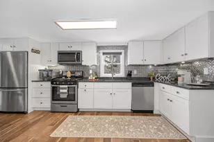 14 Cove Dr, Derry, NH 03038 - Photo 4