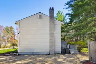 10 Woodburn Rd, Litchfield, NH 03052 - Photo 4