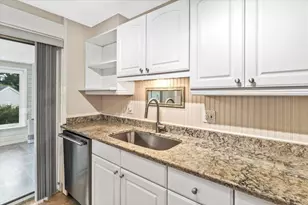 13 Perry Ave, Nashua, NH 03060 - Photo 6