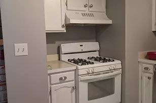 414 Springbrook Cir, Portsmouth, NH 03801 - Photo 10