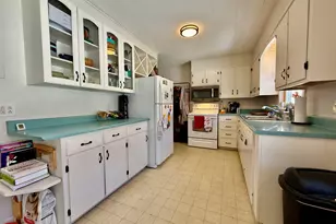 18 Central St, Sunapee, NH 03782 - Photo 8