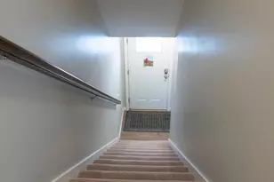 1124 S Mammoth Rd, Manchester, NH 03109 - Photo 8