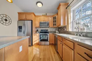 81 N High St, Derry, NH 03038 - Photo 18